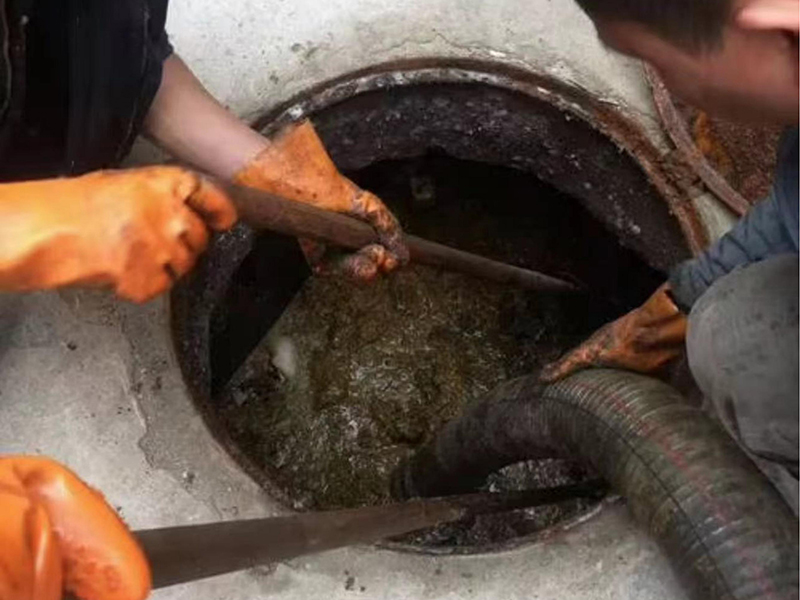 屯溪清理化粪池时如何避免沼气的危害?